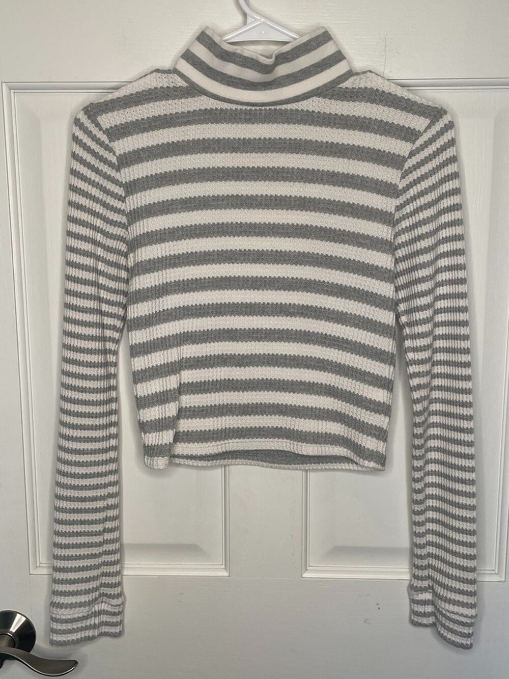 Aerie Women’s Waffle Knit Cropped Turtleneck Top Sz M Striped Long Sleeve Casual